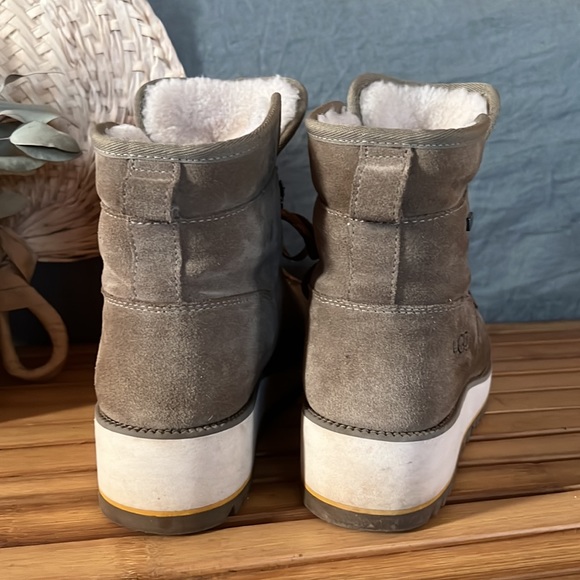 Ugg platform hiking boots - Picture 4 of 6